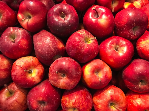 Crisp Red Apples (1 kg)